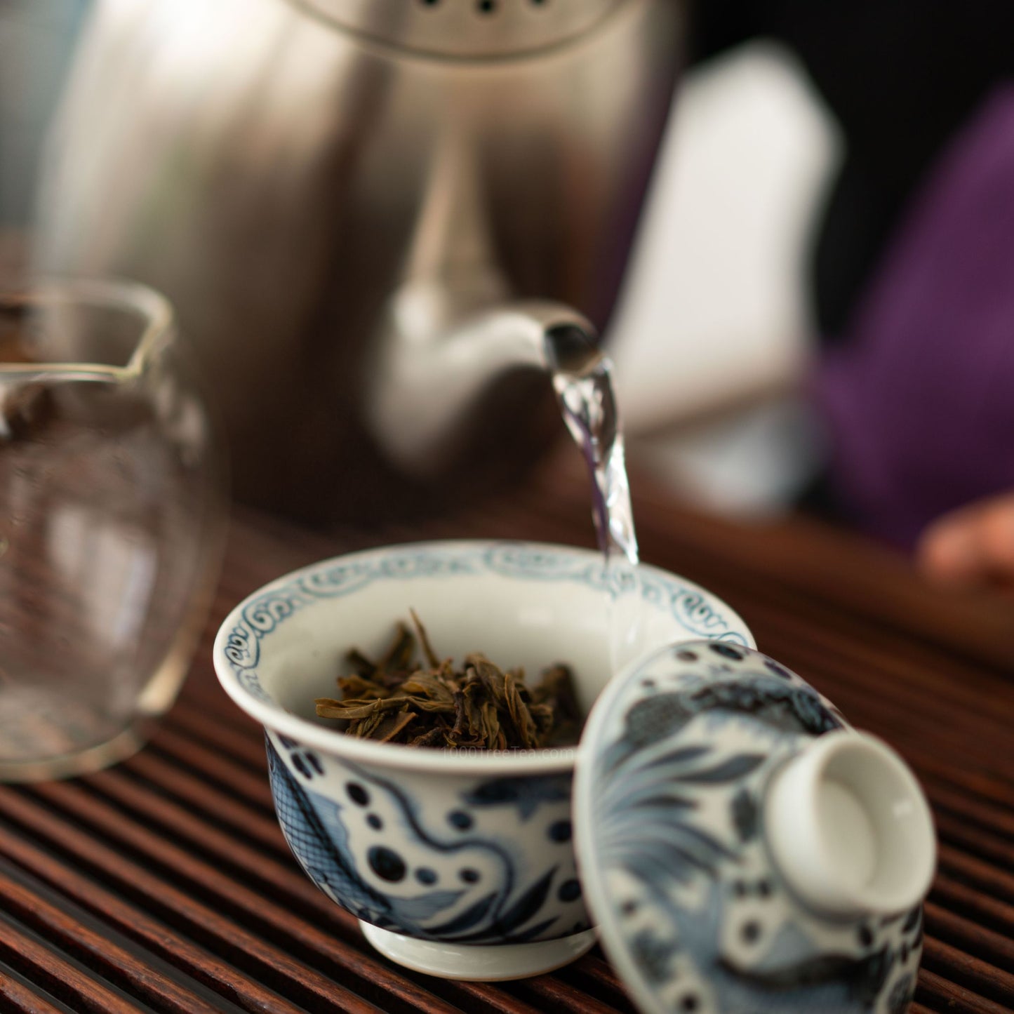 Deep steeped Nanpo tea in blue porcelain gaiwan